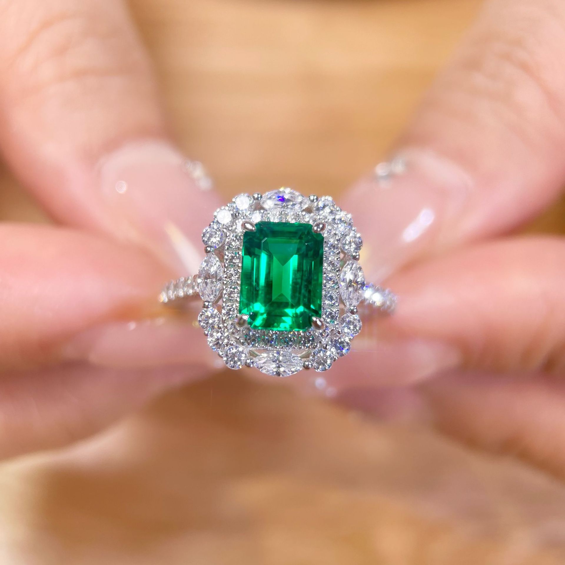 1.5 carat emerald Zambian square ring - Image 3