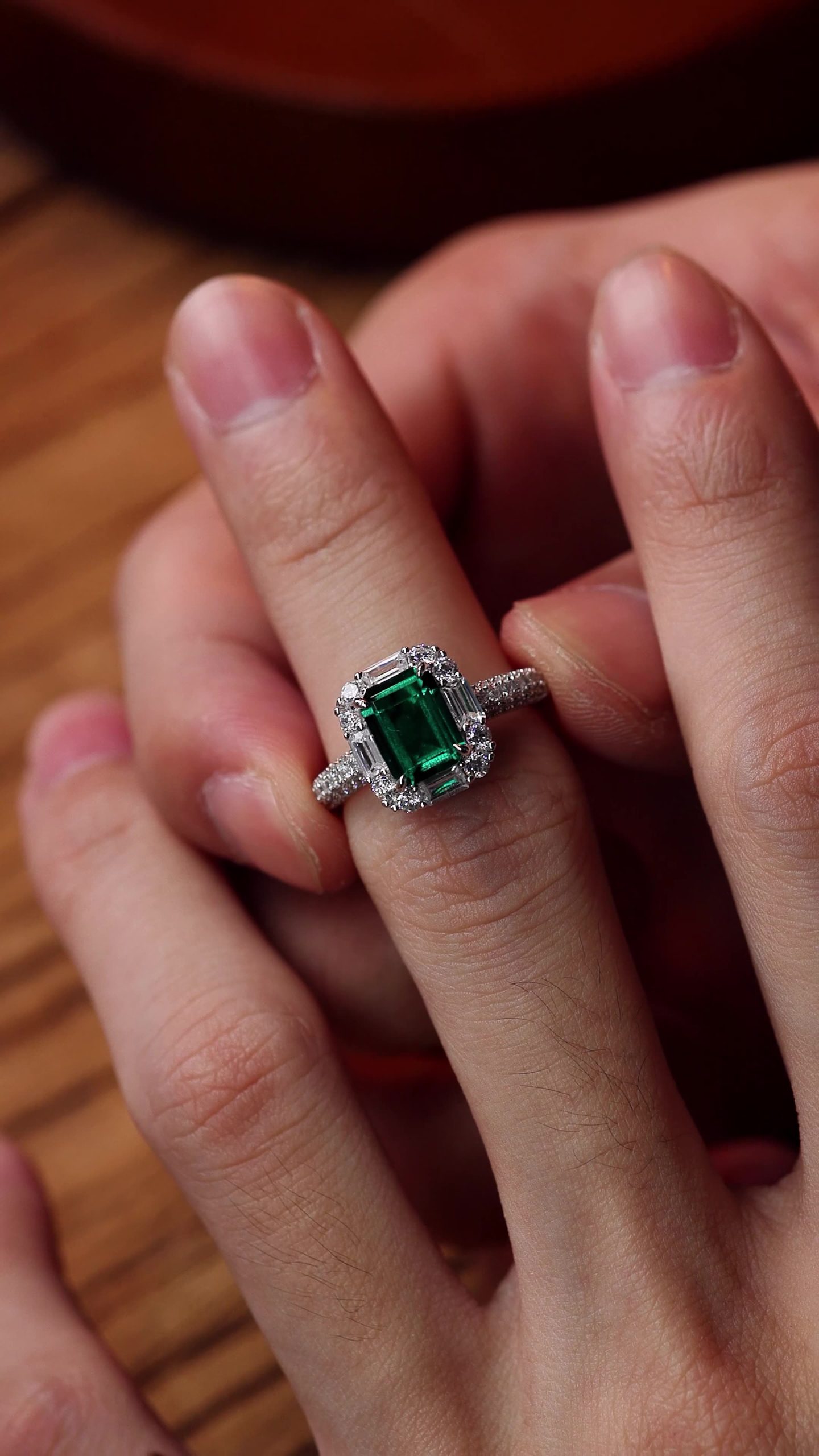 1.5 carat emerald Zambian square ring - Image 5