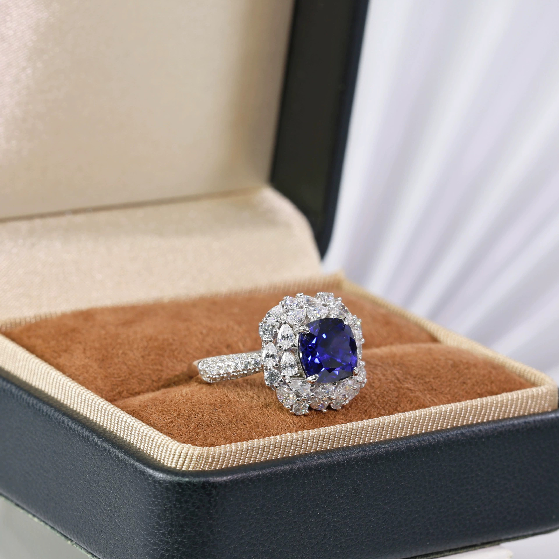 3 carat sapphire luxury full diamond ring - Image 4