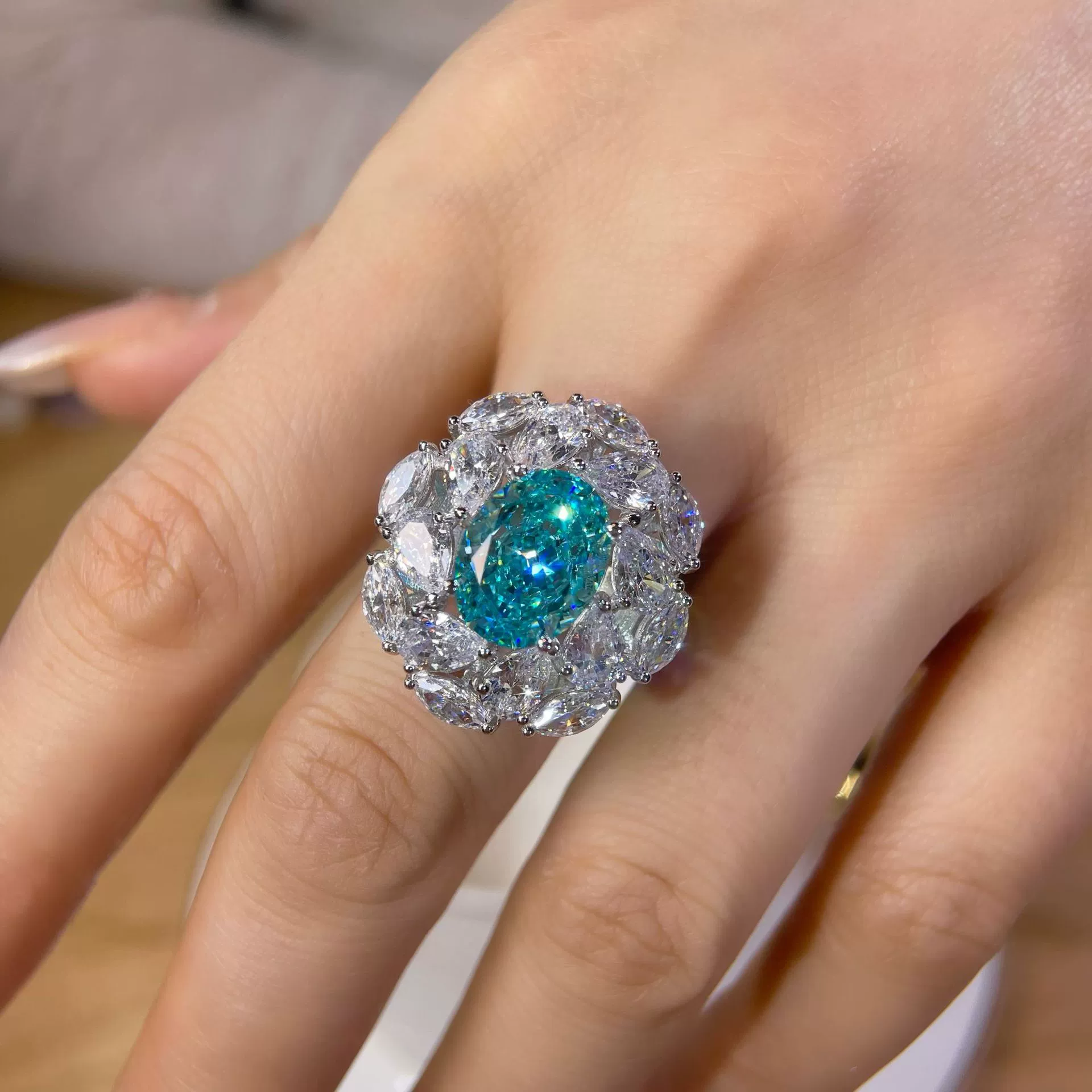 6 carat Paraiba flower ring - Image 2