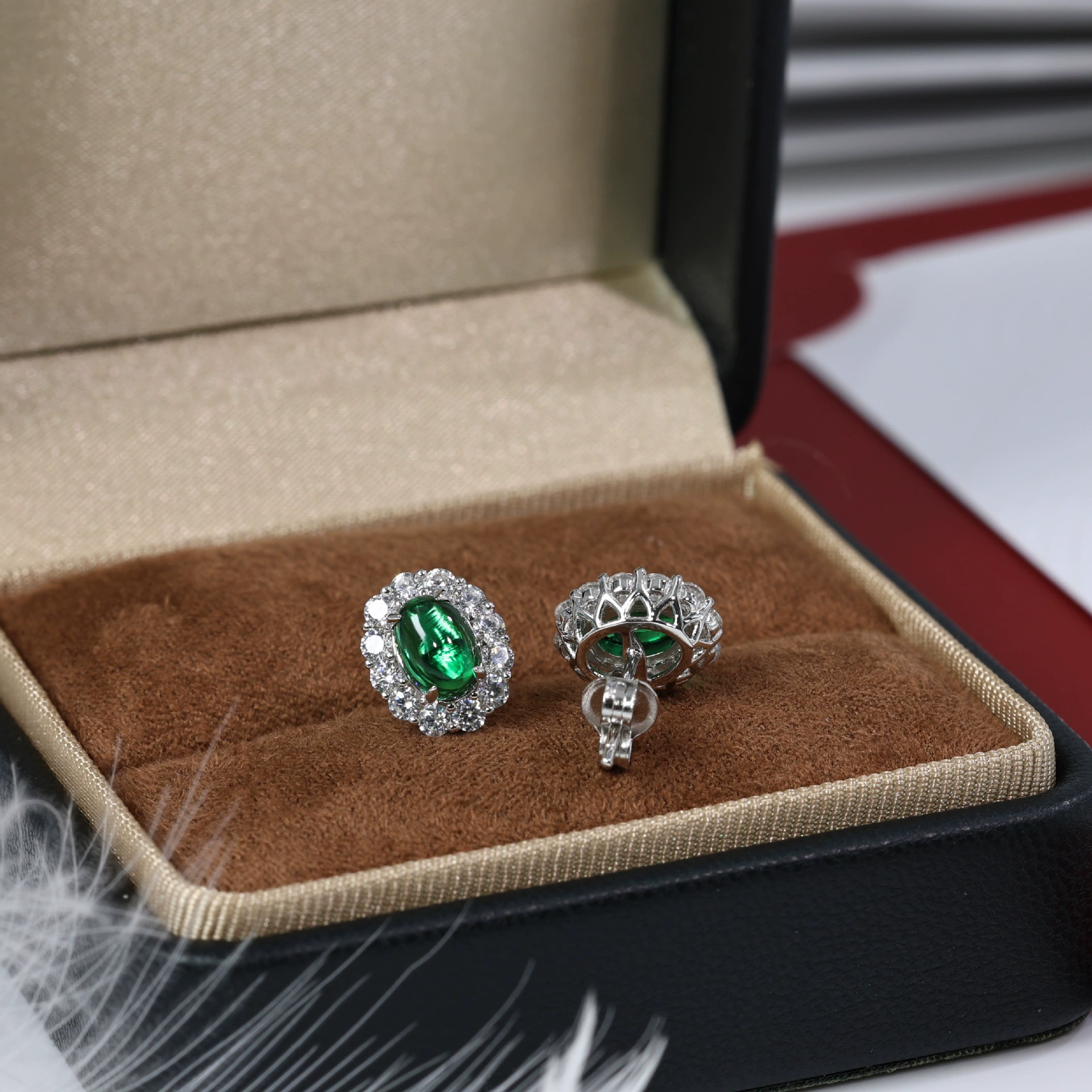 3 carat plain small stud earrings - Image 3