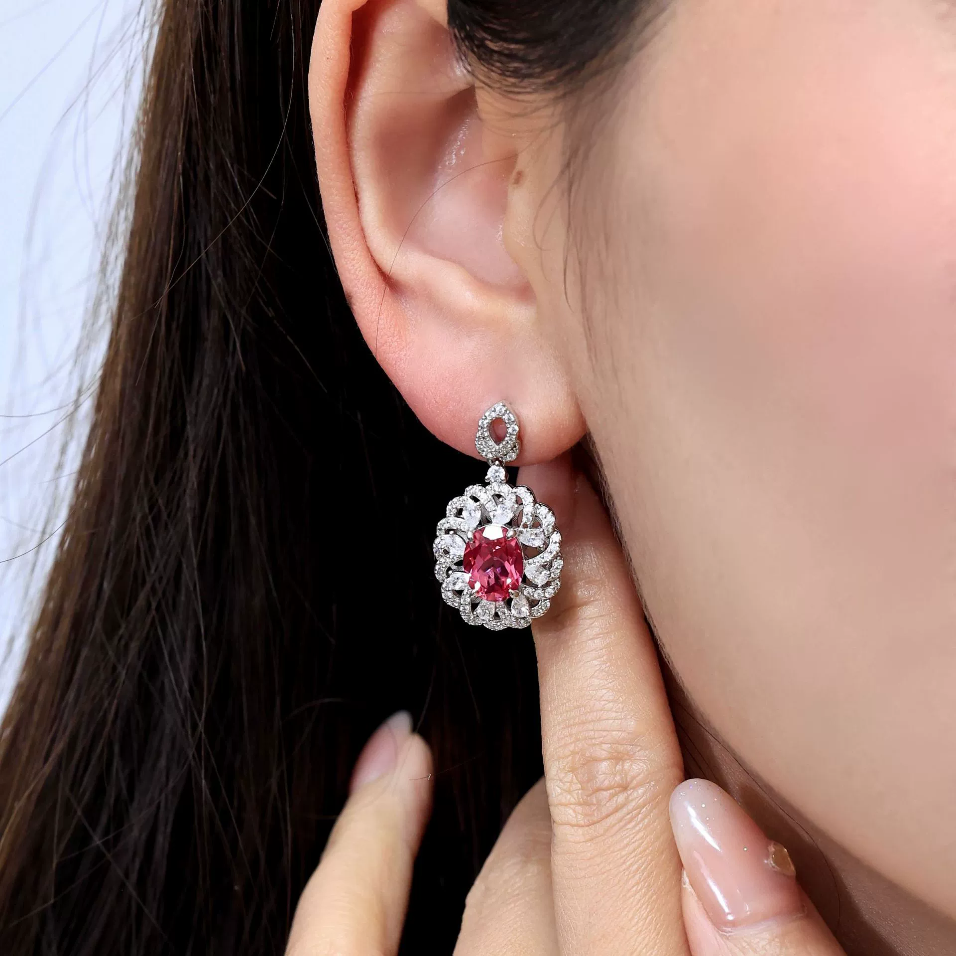 5.2 carat hollowed-out vintage earrings - Image 2