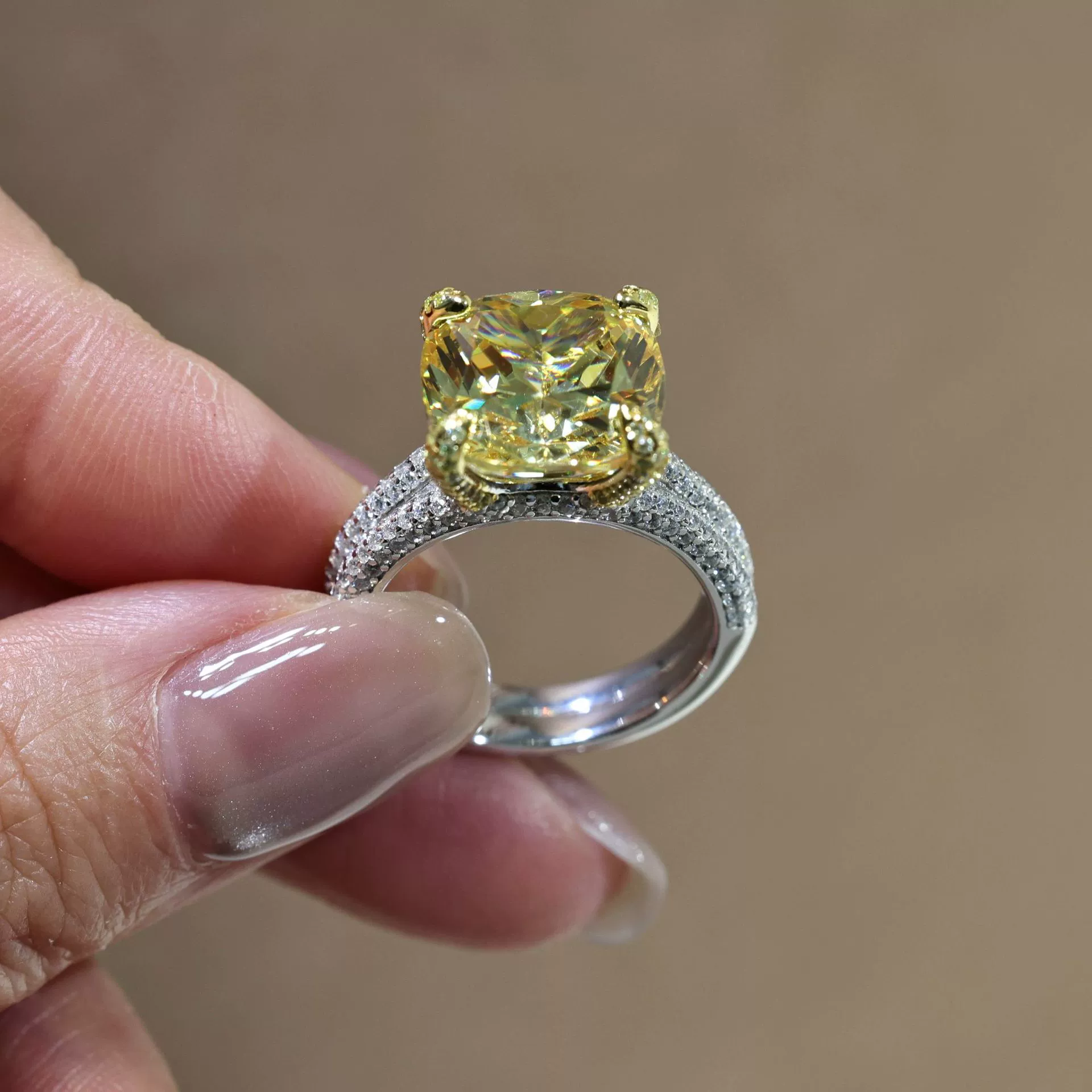 13.8 carat yellow diamond ice flower cut simple ring - Image 3
