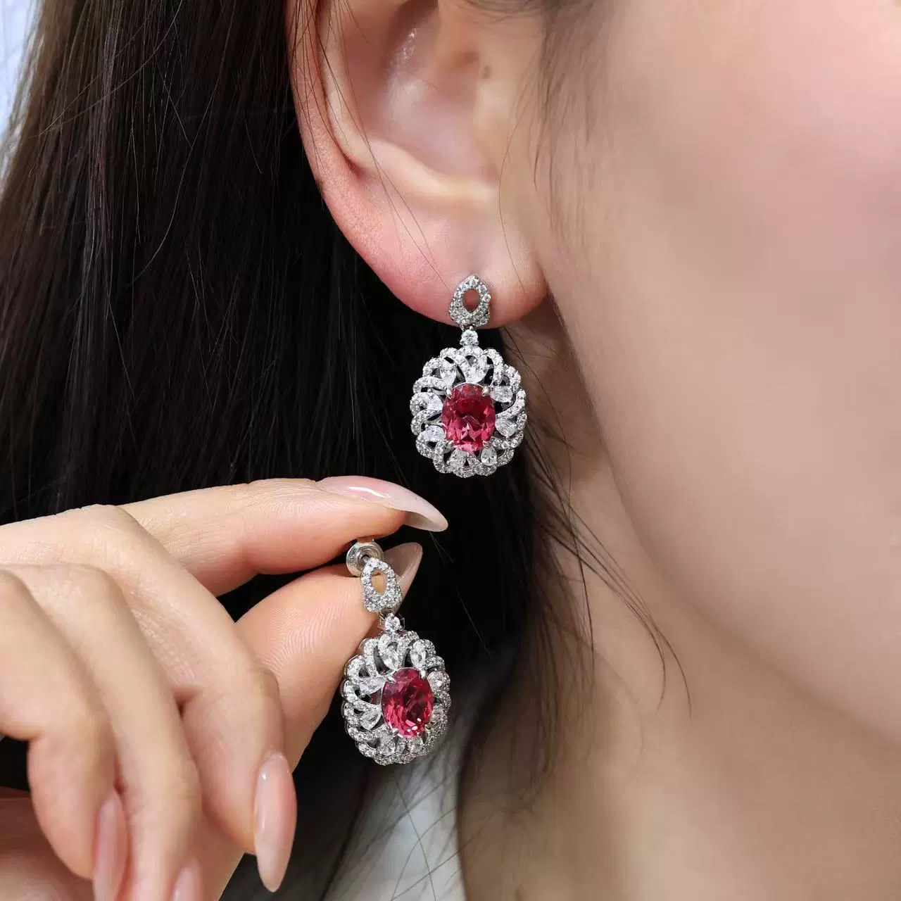 5.2 carat hollowed-out vintage earrings - Image 4